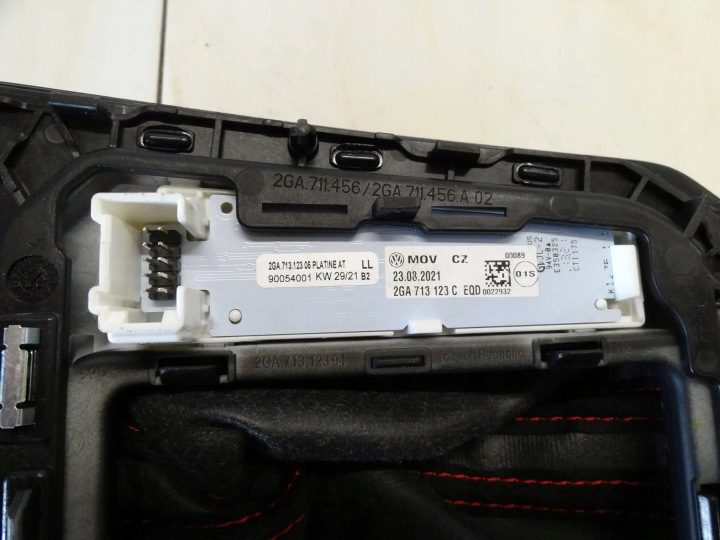 VW T-ROC 2021 РАМКА ЧЕХОЛ РУЧКА ПЕРЕКЛЮЧЕНИЯ ПЕРЕДАЧ 2GA711456C, фото 5