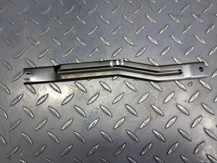 Крепление распорка верхняя аккумулятора BMW E87, фото 1