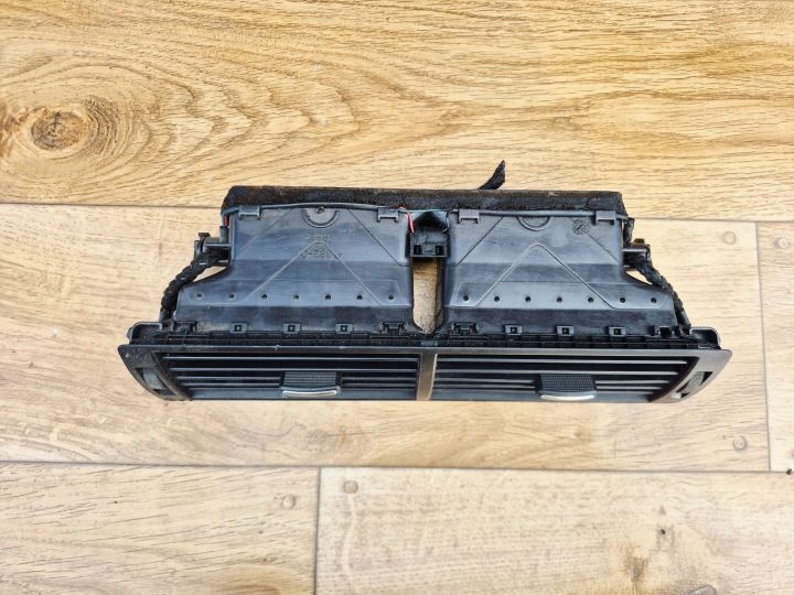 ДЕФЛЕКТОР ОБДУВА СРЕДНИЙ AUDI A4 B6 1.9 TDI 8E0820951H, фото 1