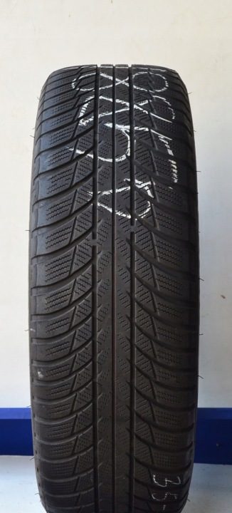 Шина зимняя Bridgestone Blizzak LM001 185/60R15 88 т сцепление на снегу (3PMSF), защита диска, усилитель (XL), фото 1