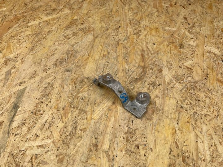VOLVO S60 V60 S90 V90 XC40 XC60 XC90 II ГИБРИД кронштейн хомут насоса OE 31657511, фото 1