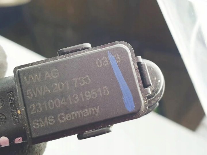 Audi A3 8Y 2024 г. 1.4 TFSIe DGE Гибрид Датчик давления топлива, фото 4