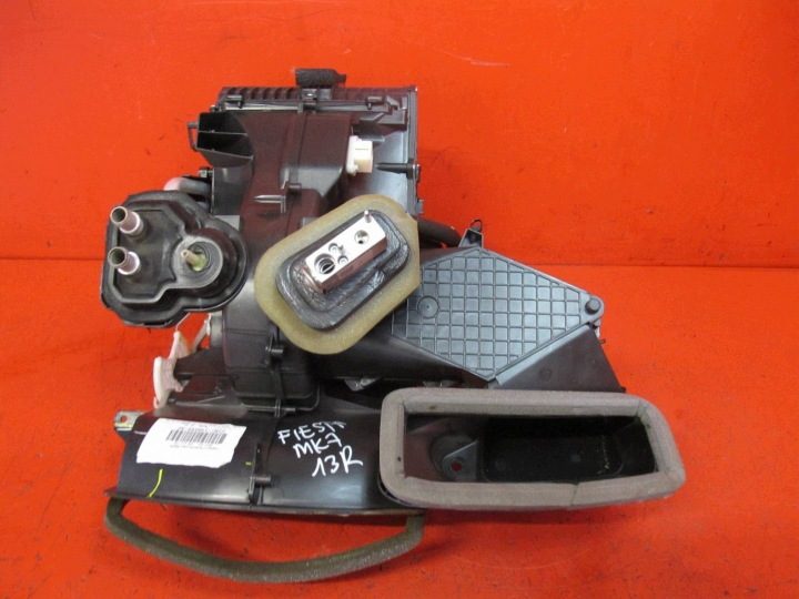 Ford Fiesta VI 08- MK7 JA8 отопитель механический C1B1-19B555-AC европа, фото 1