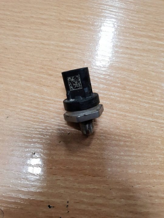 Датчик давления топлива Audi A4 S4 B9 8W 0261547013, фото 1