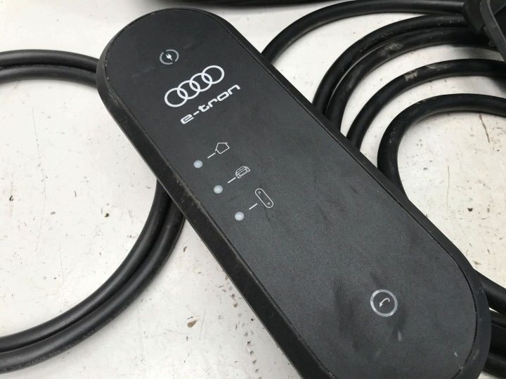 Audi E-Tron Porsche Taycan зарядное устройство кабель зарядки 8V4971675AN, фото 2
