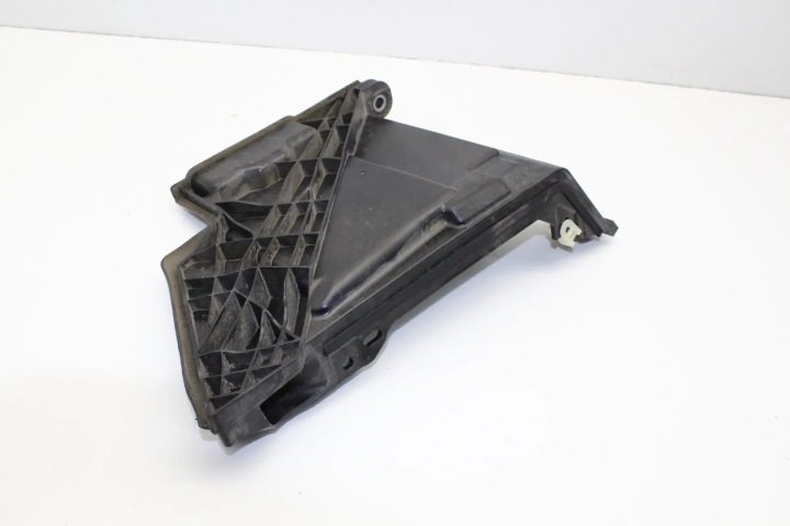 BMW 1 F40 M135iX 2021 крышка аккумулятора 7473113, фото 1