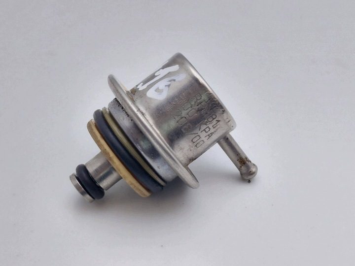 РЕГУЛЯТОР ДАВЛЕНИЯ ТОПЛИВА VW GOLF IV 1.6 036133035A NR48, фото 1