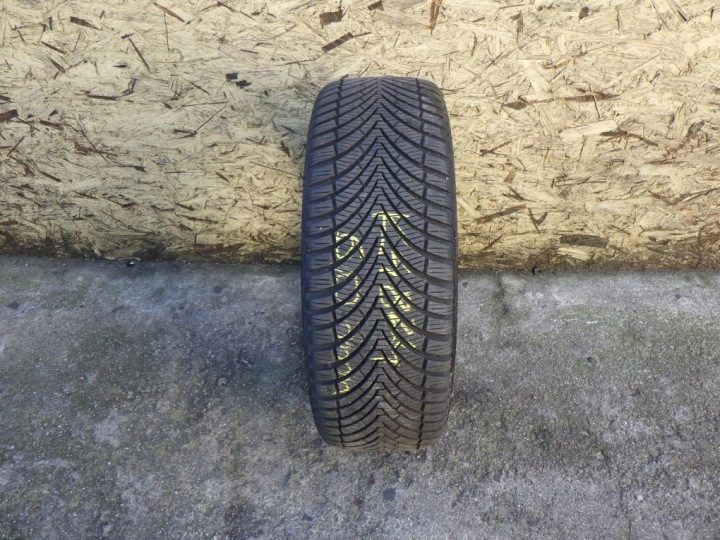 Шина всесезонная Kumho Solus 4S HA32 225/45R19 96 Вт сцепление на снегу (3PMSF), усилитель (XL), фото 1