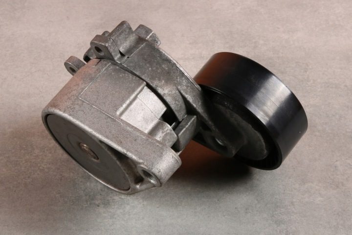 BMW E39 E46 E60 E61 E65 X3 E83 натяжитель ролик ремня Osprzętowego F-230206, фото 2