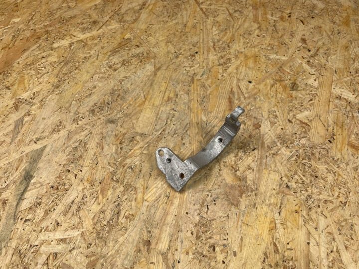 VOLVO S60 V60 S90 V90 XC40 XC60 XC90 II ГИБРИД кронштейн хомут насоса OE 31657511, фото 7