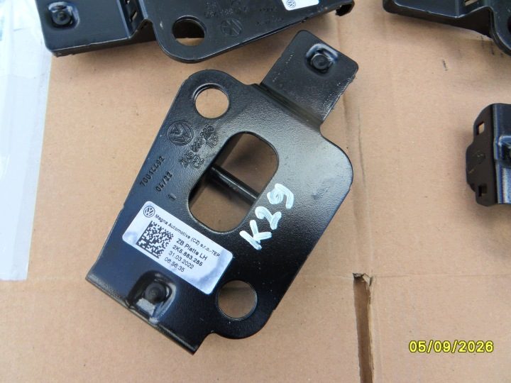 Крепление защелка сиденья VW Caddy V 2K7 2K5883285, фото 5