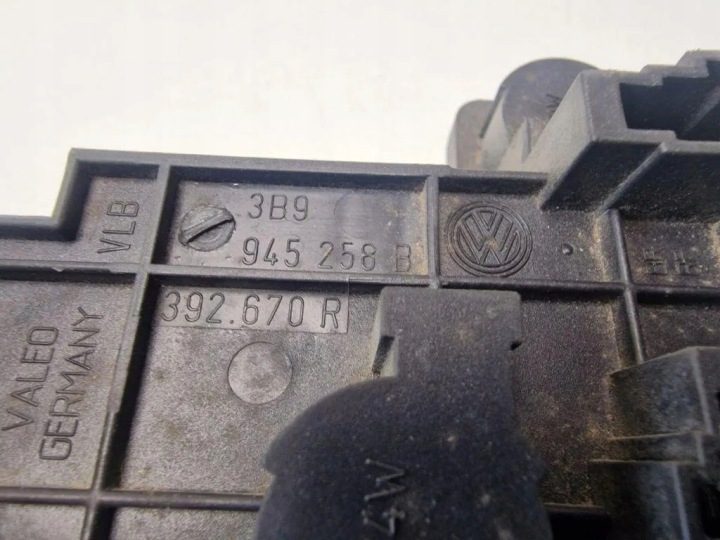 Контакты заднего фонаря VW PASSAT B5 (3B3) 3B9945258B 1.9L дизель 96 кВт 2004, фото 2