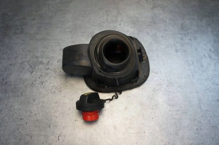 Лючок горловины бензобака крышка - Volvo S60 2 II (702-46) - 31335707, фото 3