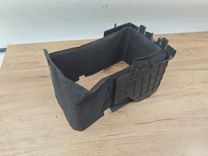 Площадка аккумулятора Audi A3 S3 8P 1K0915335C, фото 1