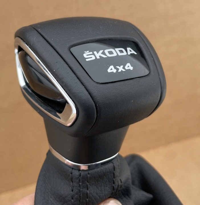 РУЧКА ЧЕХОЛ SKODA KAROQ KODIAQ 4x4 DSG КОЖА ОРИГИНАЛ 566713123L, фото 3