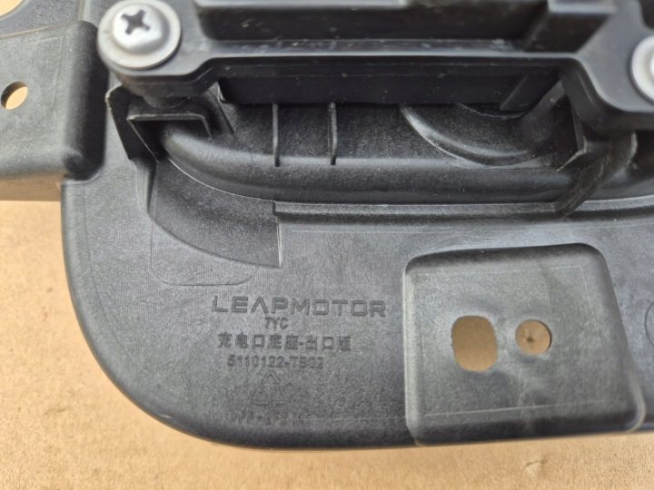 Leapmotor T03 лючок зарядки., фото 5