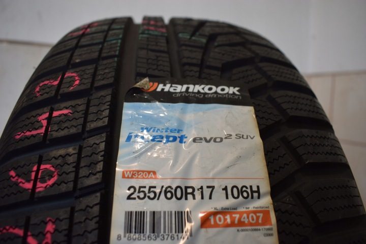 Шина зимняя Hankook Winter i*cept evo2 ВНЕДОРОЖНИК W320A 255/60R17 106 H сцепление на снегу (3PMSF), фото 2