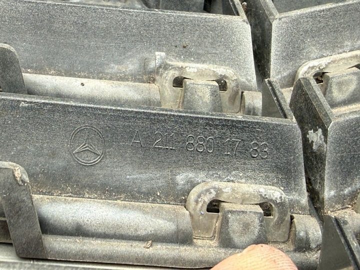 Решетка радиатора капота Mercedes E Класс W211 РЕСТАЙЛИНГ 06-09r OEM, фото 8