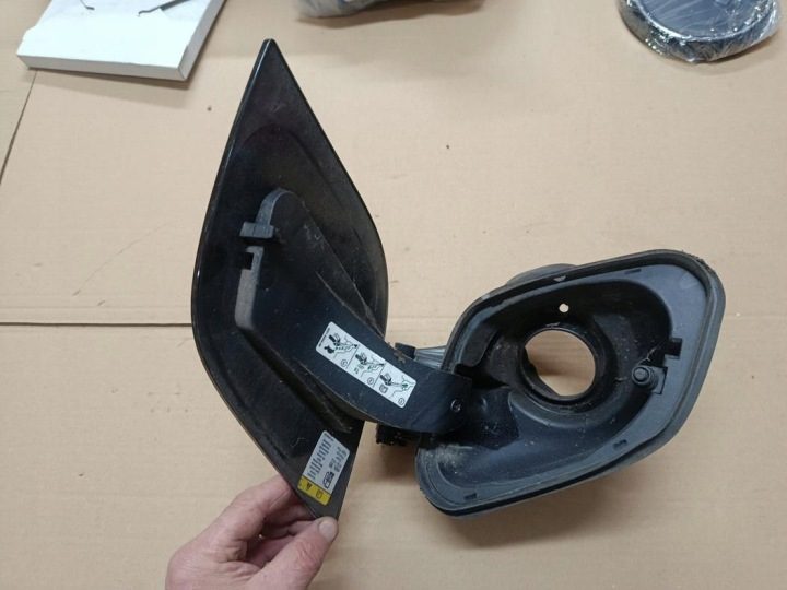 Лючок Горловины бензобака Ford Focus MK3 ХЭТЧБЕК 5B 2010+ ЧЕРНЫЙ ОБЫЧНЫЙ КРАСКА ИДЕАЛ, фото 3