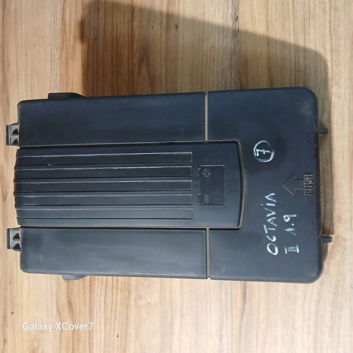 Audi A3 8P Q3 8U Golf V VI крышка аккумулятора 3C0915443A, фото 1