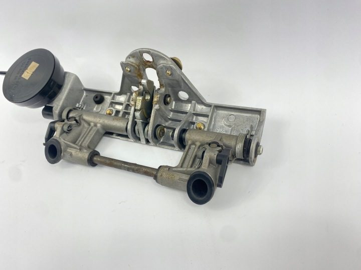 МЕХАНИЗМ OBALANIA СКЛАДЫВАНИЯ ПОДГОЛОВНИКА MERCEDES W124 СЕДАН КУПЕ 2029700025, фото 3