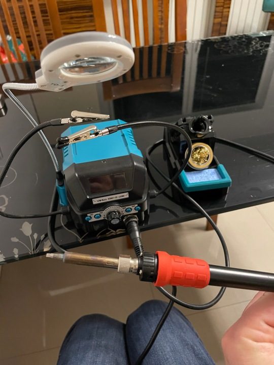 YIHUA 939D+ III EVO Станция паяльная bezołowiowa 110W с lupą и uchwytami, фото 8