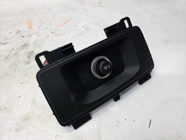 Гнездо 12V Audi A4 (8W2, B9) 8W0863324 34200658 2.0L 185 квт 2017, фото 3