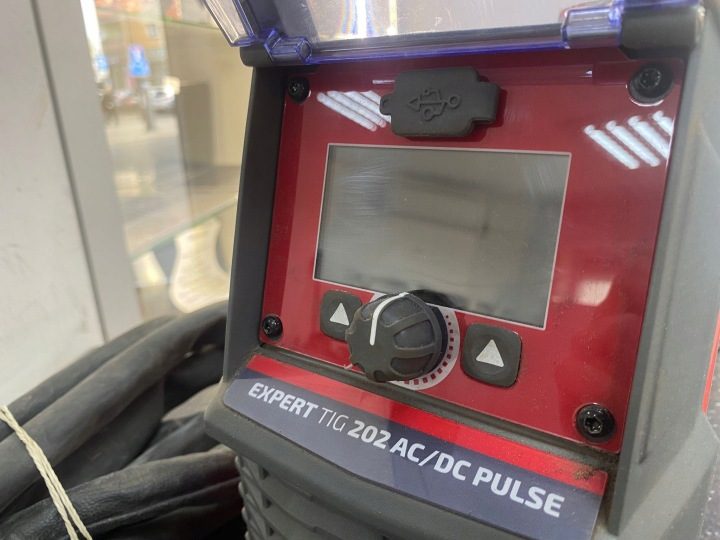 Сварочный инвертор Идеальный EXTIG202AC 230V 200A MMA/TIG LCD, фото 4