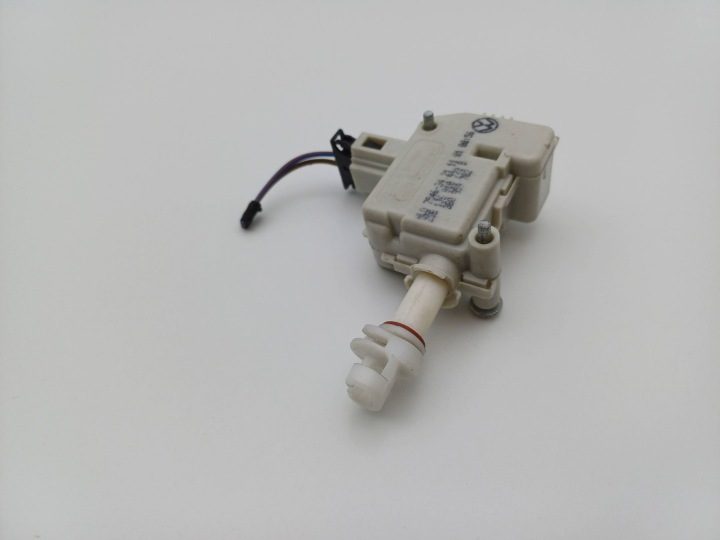 ПРИВОД ЗАМКА КРЫШКИ БАГАЖНИКА VW GOLF IV 3B0959782 / 1J6810773B NR137, фото 3