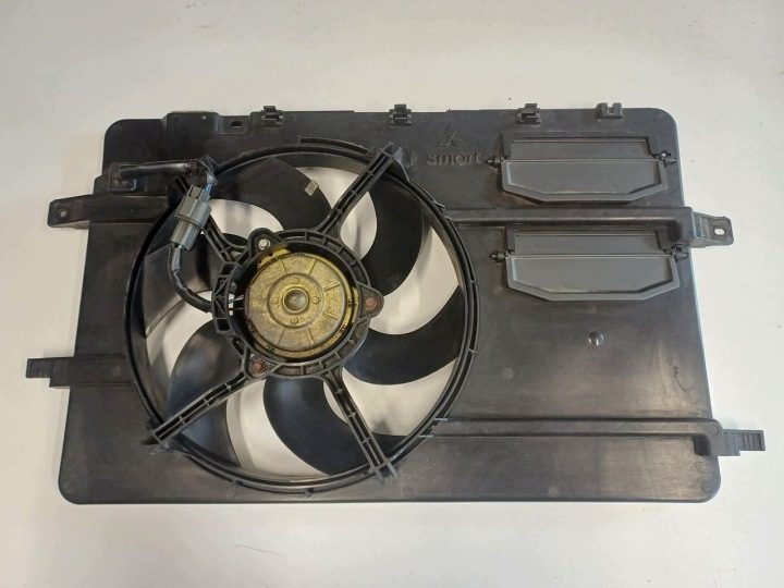 Mitsubishi Colt VI Z30 07 г. 1.3 1.1 вентилятор радиатора 1350A071, фото 1
