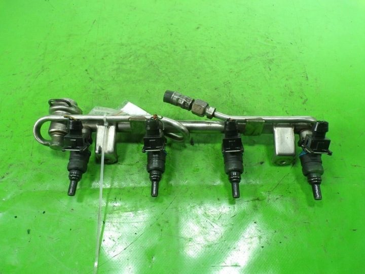 AUDI A4 B5 1.8 20V ТОПЛИВНАЯ РАМПА ФОРСУНКИ 058133551F, фото 1