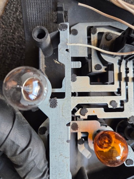 ВКЛАДЫШ ГНЕЗДО ФОНАРЯ ПРАВОЕ ЗАДНЕЕ BMW E46 СЕДАН РЕСТАЙЛИНГ 6910534, фото 4