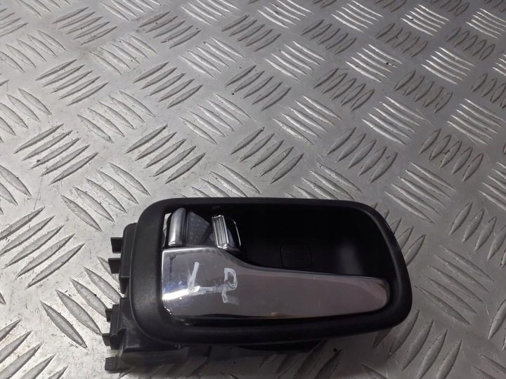 РУЧКА ЛЕВАЯ ПЕРЕДНЯЯ ВНУТРЕННЯЯ MITSUBISHI LANCER VII 2.0, фото 1