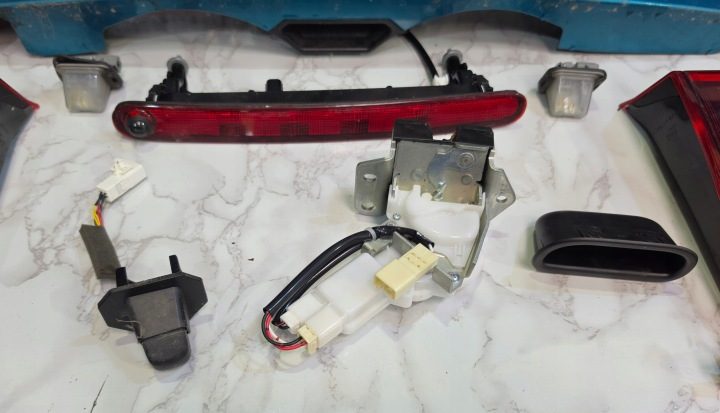 SUZUKI Vitara КРЫШКА БАГАЖНИКА фонарь камера замок подсветка номера LED, фото 2