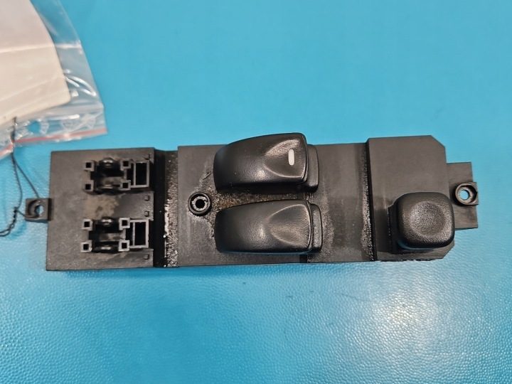 БЛОК КНОПОК СТЕКЛОПОДЪЕМНИКОВ MITSUBISHI SPACE STAR MR915958 - EU, фото 2