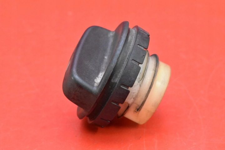 КРЫШКА ГОРЛОВИНЫ БЕНЗОБАКА TOYOTA YARIS 3 III 17-19, фото 2