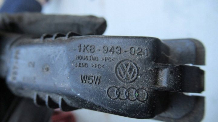 Фонарь номерного знака Volkswagen OE 1K8943021, фото 2