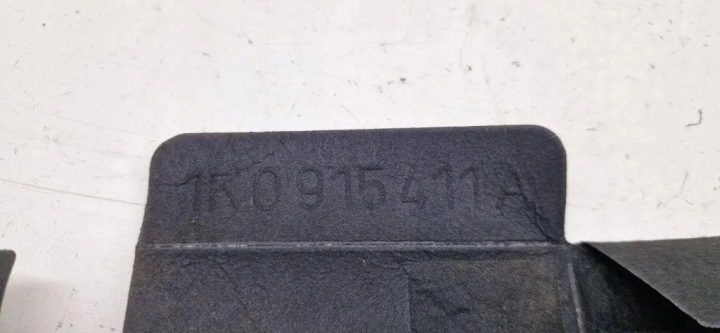Площадка аккумулятора Volkswagen PASSAT B6 1K0915411A, фото 3
