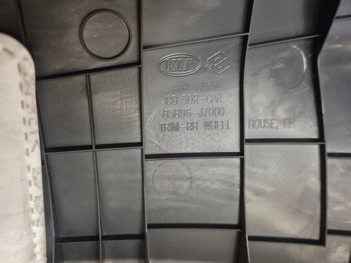 KIA Ceed III 18- НАКЛАДКА СТОЙКИ ПРИ KANAPIE ПРАВАЯ ЗАДНЯЯ 85896-J7000, фото 4