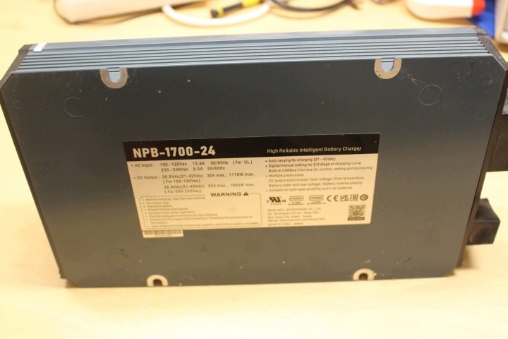 Зарядное устройство аккумуляторов kwasowo-ołowiowych MEAN WELL NPB-1700-24 24 В 50 А, фото 7