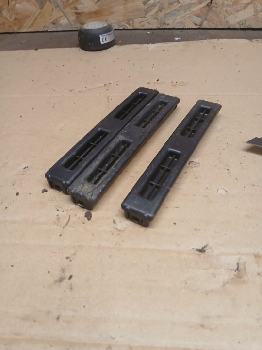 ЗАГЛУШКА САЛОННОГО ФИЛЬТРА SUZUKI JIMNY OE SUZUKI 95423-81A01-000, фото 1
