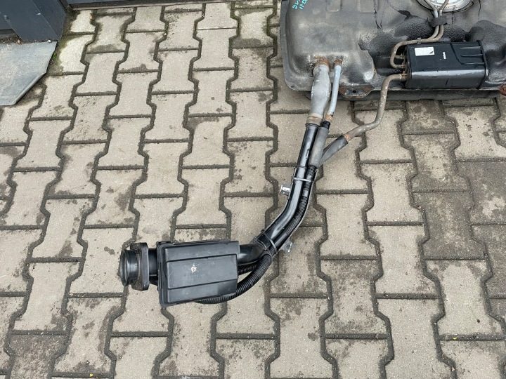 KIA RIO II 1.4-16V 5D ТРУБА ТОПЛИВА ГОРЛОВИНА 31040-1EXXX, фото 1