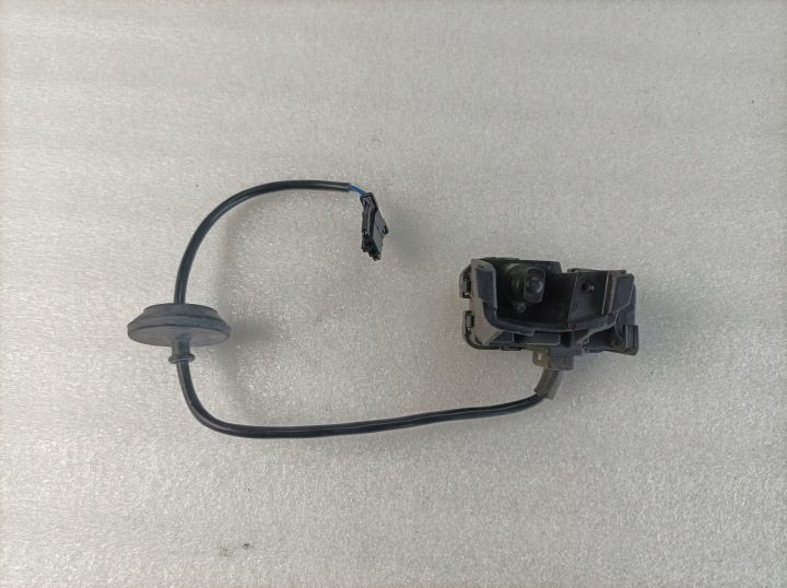 ПРИВОД ЛЮЧКА ГОРЛОВИНЫ БЕНЗОБАКА VW GOLF AUDI 5C6810773K, фото 3