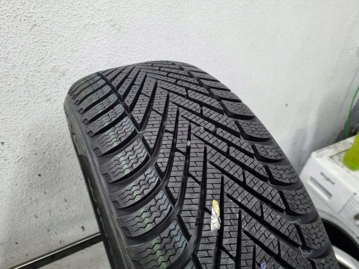 Шина зимняя Pirelli Powergy Winter 215/55R18 99 В сцепление на снегу (3PMSF), защита диска, усилитель (XL), фото 3