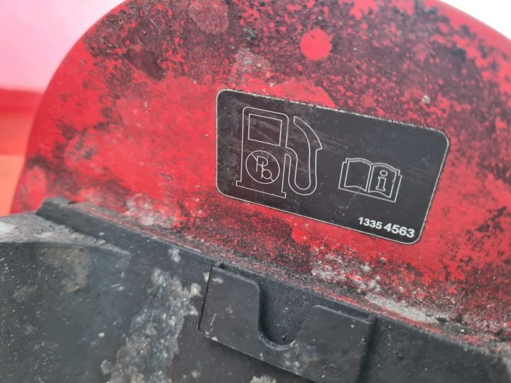 Лючок горловины бензобака Opel Astra J хэтчбек Z50B, фото 3