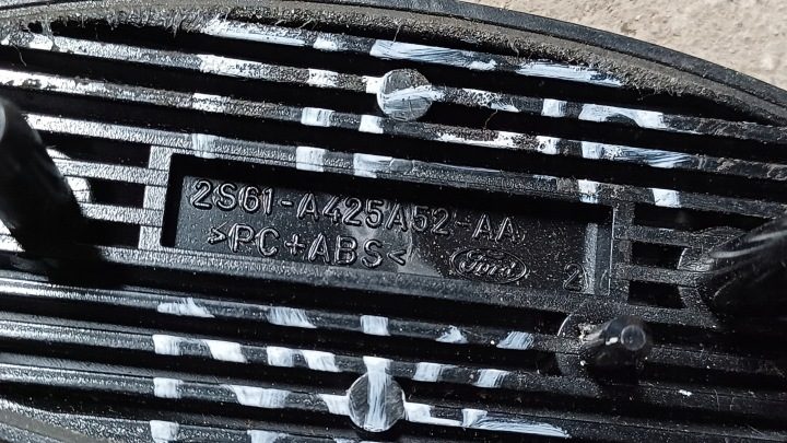 FORD FIESTA MK6 ЭМБЛЕМА РЕШЕТКИ 2S61-A425A52-AA, фото 3