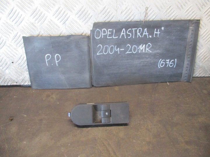 КНОПКА СТЕКЛОПОДЪЕМНИКА ПРАВАЯ ПЕРЕДНЯЯ OPEL ASTRA H 04-14r 13228709, фото 1