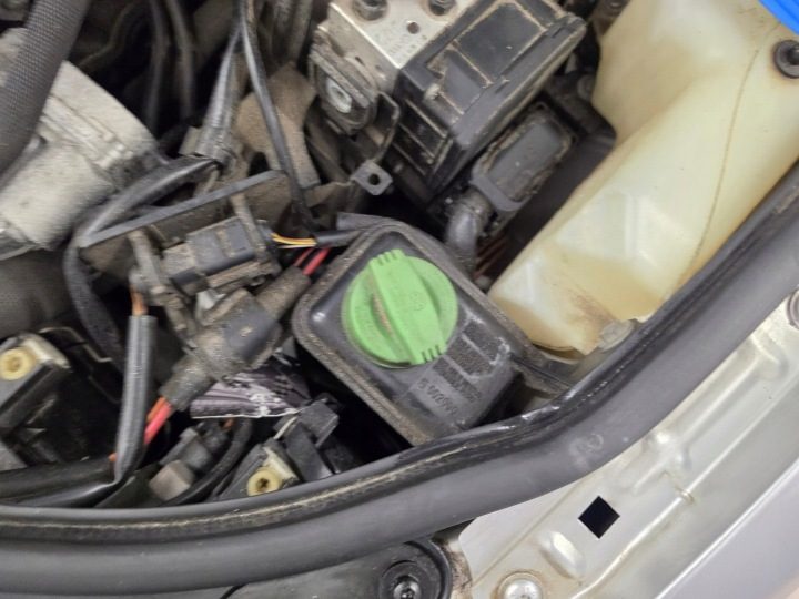 Бак жидкости для гидроусилителя Audi A4 B6 B7 2000-2007, фото 2
