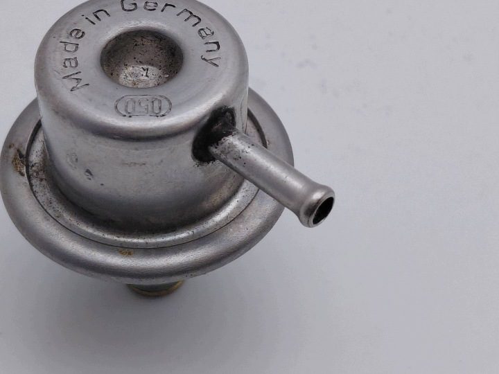 Регулятор давления топлива VW Golf IV 037133035C NR196, фото 3