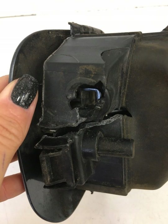 Лючок горловины бензобака VW 1K0010471Q оригинальный, фото 3